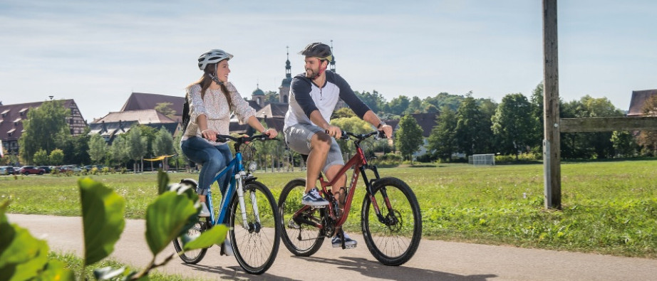 Fahrradfahrendes Paar